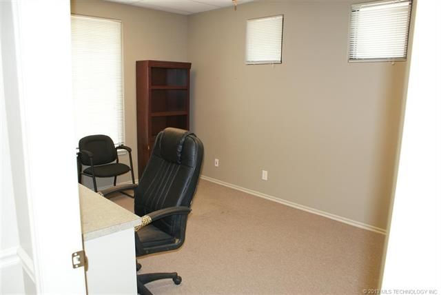 1317 S Dewey Ave, Wagoner, OK 74467